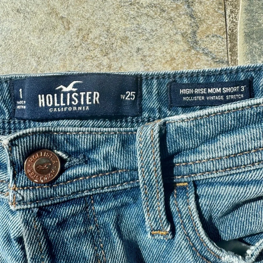 Hollister High-Rise Mom Denim Shorts Distressed‎ Cuffed Hem Vintage Stretch Sz 1